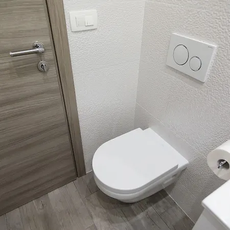 Rose Gold & With Balcony Pensión