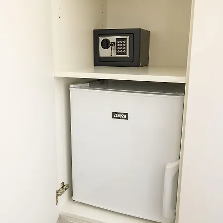 Pensión Rose Gold & With Balcony