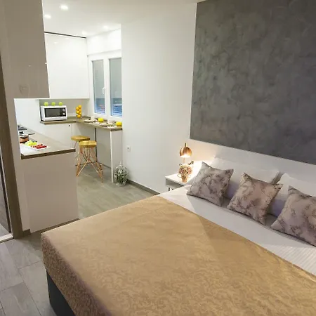 Rose Gold & With Balcony 4*