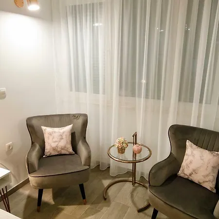 Rose Gold & With Balcony Pensión Split