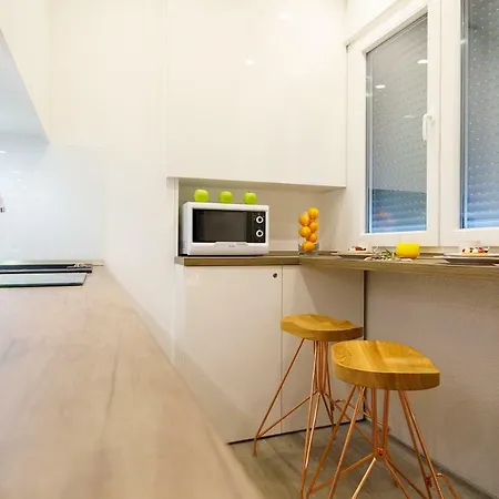 Pensión Rose Gold & With Balcony Split