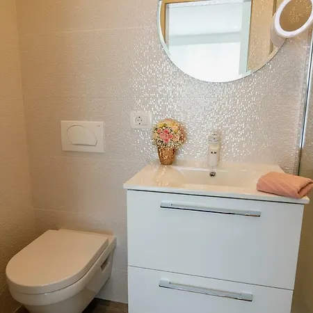 Rose Gold & With Balcony Pensión 4*