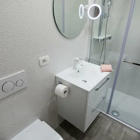 Pensión Rose Gold & With Balcony Split