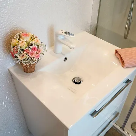 Pensión Rose Gold & With Balcony Split