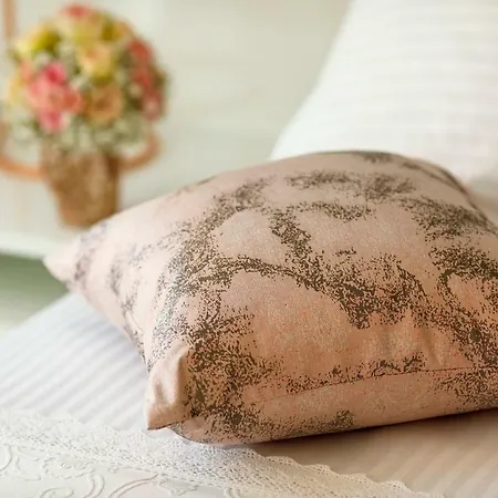 Pensión Rose Gold & With Balcony