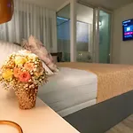 Pensión Rose Gold & With Balcony