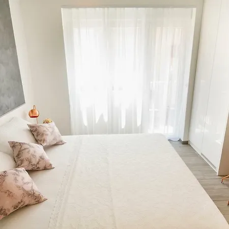 Rose Gold & With Balcony 4* Split