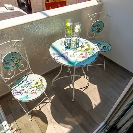 Rose Gold & With Balcony Maison d'hôtes Split