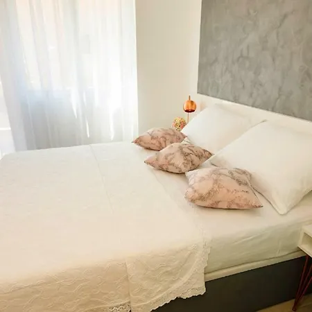 Rose Gold & With Balcony Guest house