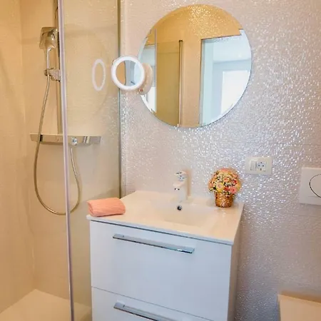 Rose Gold & With Balcony Guest house