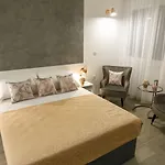 Rose Gold & With Balcony Гостевой дом