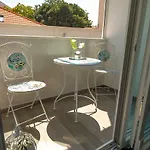 Rose Gold & With Balcony Гостевой дом 4*
