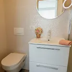 Rose Gold & With Balcony Гостевой дом 4*