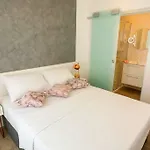 Гостевой дом Rose Gold & With Balcony 4*