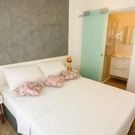 Gasthuis Rose Gold & With Balcony 4*